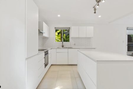 Modern, Spacious & Light-Filled Unit in Brighton with Pool Access! - Photo 3