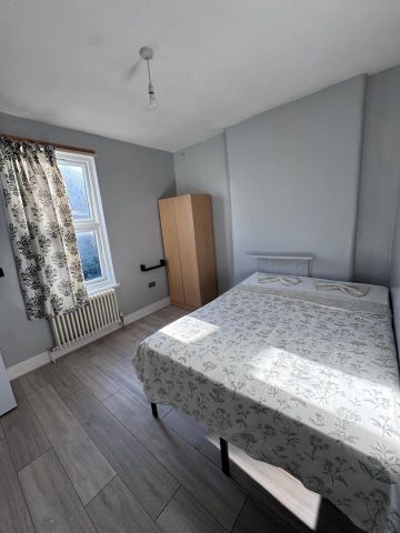 Room in a Shared House, Mount Pleasant Road, N17 - Photo 2