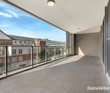 Generous 2 bedroom unit in the heart of Newcastle - Photo 4