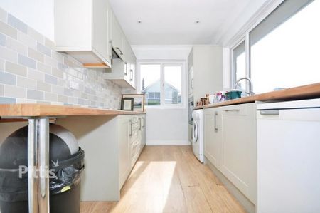 3 bedroom detached bungalow to rent - Photo 4