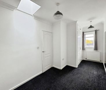 2 bedroom end of terrace house to rent - Photo 3