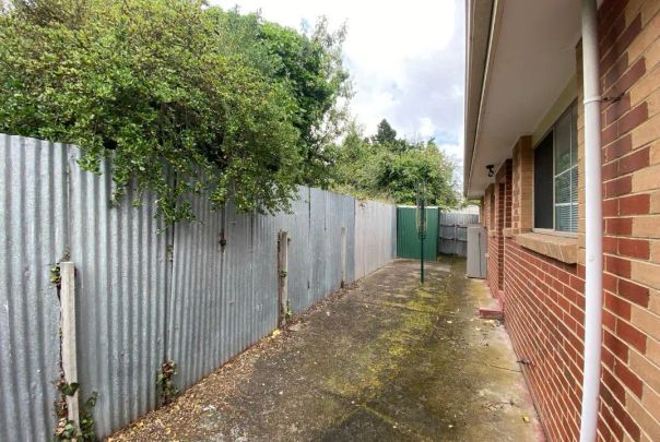 “Spacious 3 Bedroom Unit” - Photo 1