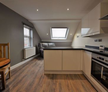 2 bedroom Flat in Woodsley Road, Leeds - Photo 5