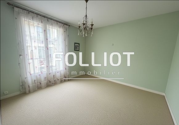 Grand T3 - Centre de Fougères - 3ème étage - Parking & cave- Réf. 2528CV - Photo 1