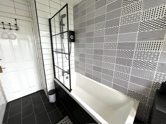 Greenland Crescent, Cardiff - Photo 1