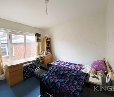 4 bedroom semi-detached house to rent - Photo 3