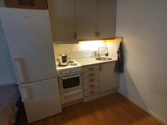 1 rum med kokvrå S:a Järnvägsgatan 11 - Foto 1