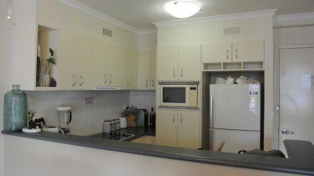 “IN THE HEART OF WEST END!” - Photo 5