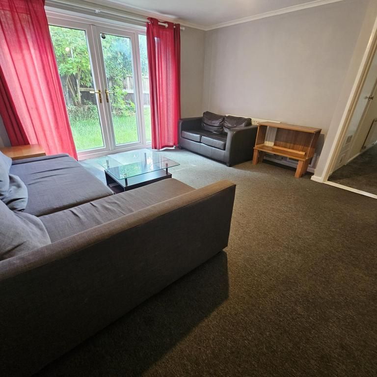 4 bedroom house to rent - Photo 1