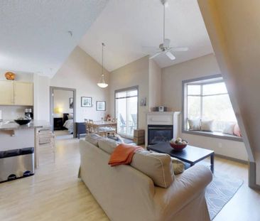 Edmonton Furnished Condo Rental in Whyte Ave/University - Loft livi... - Photo 1