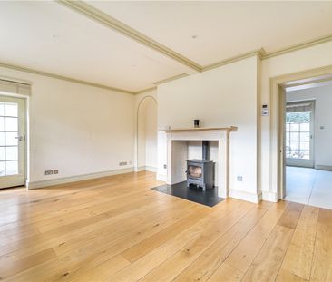 A rare opportunity to rent an exquisite Georgian Lodge House on the... - Photo 1