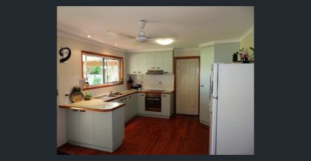 Home with shed - Photo 5