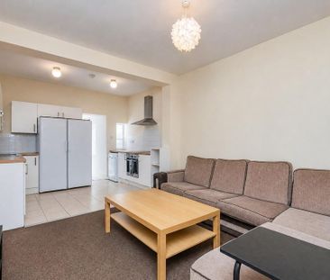 7 bedroom end of terrace house to rent - Photo 1