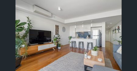 SPACIOUS 1 BED APARTMENT - Photo 3