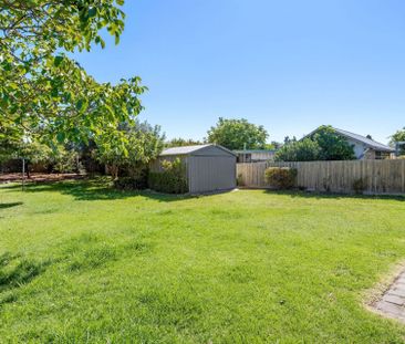 NEAT, GREAT LOCATION, POWERED GARAGE AND FULLY FENCED! - Photo 5