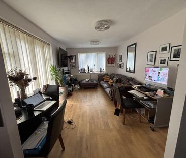 Double room with private bathroom, Parking Permit and excellent pub... - Photo 2