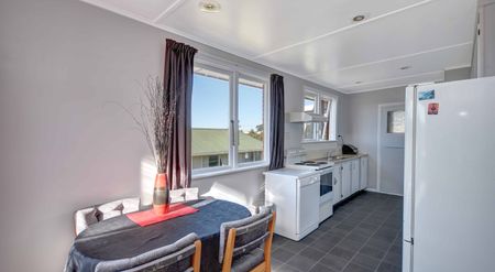 Sunny with a View - Photo 2