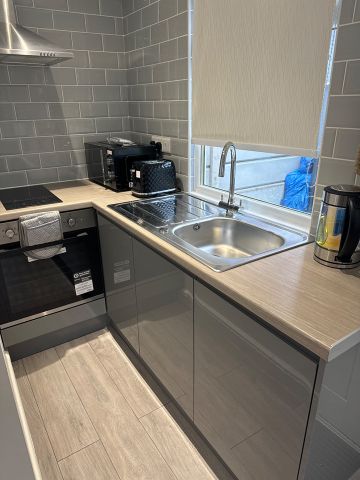 Bedsit, Manley Road, M21 - Photo 4