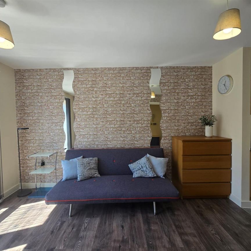 Harry Zeital Way, London E5 - Photo 1