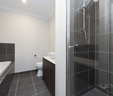 Modern Townhouse - Photo 3