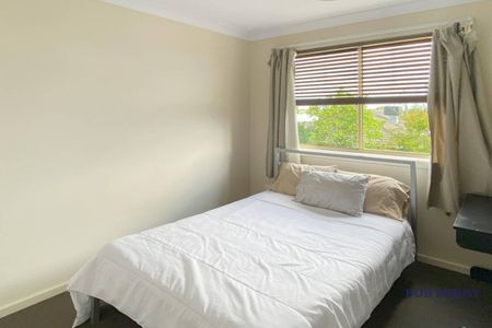Furnished Three-Bedroom Townhouse in South Dubbo - Photo 3