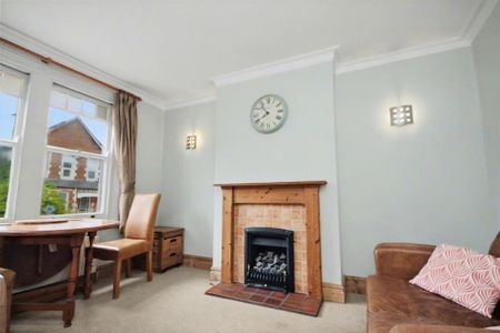 2 bedroom maisonette to rent - Photo 2