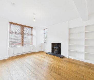 3 bedroom end of terrace house to rent - Photo 2