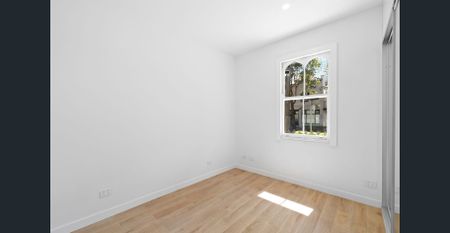 Renovated 3 Bedroom Terrace with Attic – Prime City Location - Photo 3