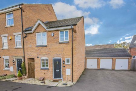 3 bed House - End Terrace To Let - Photo 3