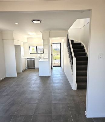 AVAILABLE 07/11/2025 - 3 BEDROOM - 2 BATHROOM - DUCTED AIR-CONDITIONING - Photo 1