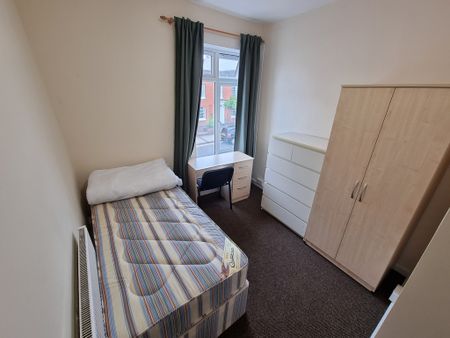5 Bed Student Accommodation - Photo 3
