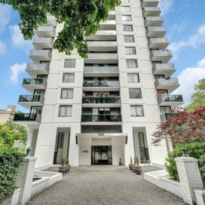 Governor’s Square - Photo 2