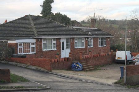 1 bedroom in a house share to rent - Photo 4