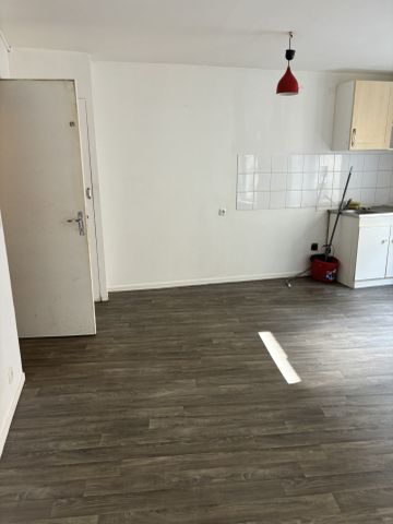 Location Appartement 2 pièces 32m² CHERBOURG-EN-COTENTIN 50100 - Photo 2