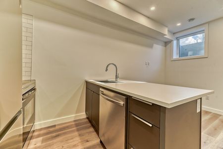 3560 28 Avenue Southwest, Calgary - Photo 2