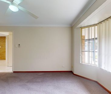 STUNNING FAMILY HOME READY FOR ITS NEW OCCUPANTS - POOL OR BEACH TO... - Photo 4