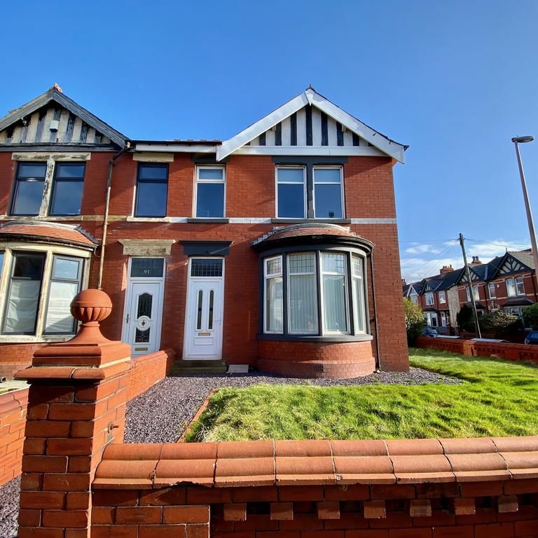 1 bedroom in a house share to rent - Photo 1