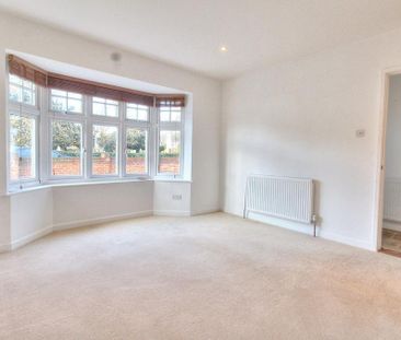 2 bedroom detached bungalow to rent - Photo 2