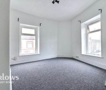 3 bedroom end of terrace house to rent - Photo 3