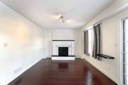 For Lease - 2 White Cliffe Drive, Clarington, Ontario - Photo 3