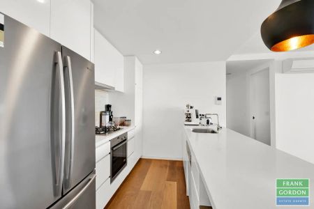 “Luxury Living in the Heart of Port Melbourne” - Photo 3