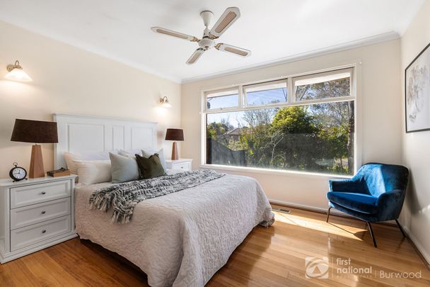 5-Bedroom Family Home in a Peaceful Glen Waverley Cul-de-Sac - Photo 1