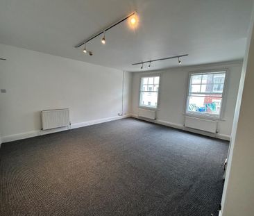 3 bedroom flat to rent - Photo 4