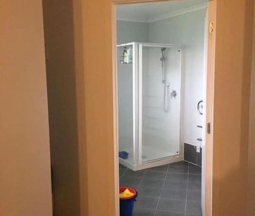 3 Bedroom House With Ample Parking Space - Photo 5