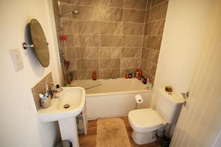 2 bedroom terraced house to rent - Photo 4