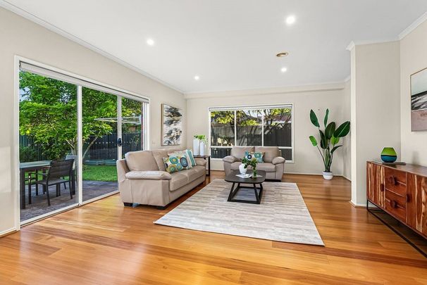 14 Quarry Road, MITCHAM - Photo 1