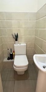 Room in a Shared Flat, Bond St, B19 - Photo 4