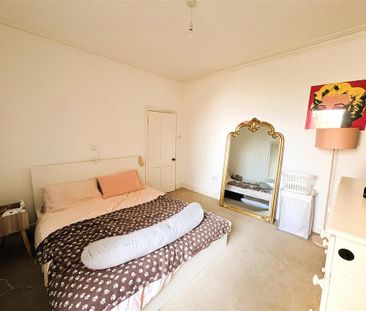 2 bedroom ground floor flat to rent - Photo 3