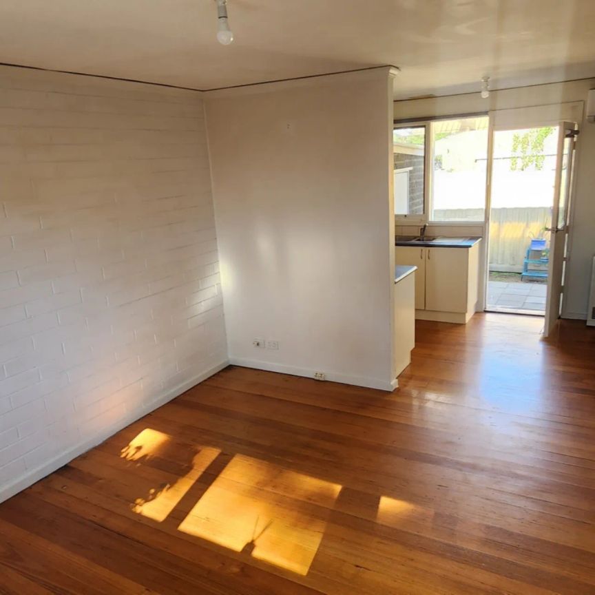Ideally Located - 1 Bedroom Unit!! - Photo 1