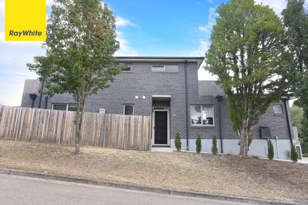 Spacious Near-New Duplex in Prime Eastwood Location - Photo 5